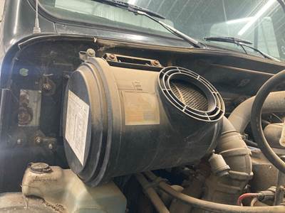 International 4700 Air Cleaner / Air Filter Housing