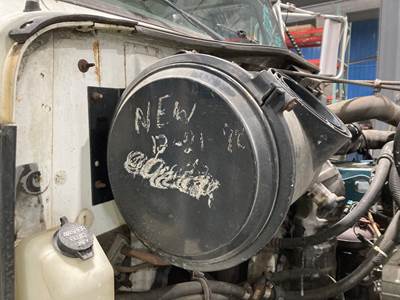 International 4700 Air Cleaner / Air Filter Housing