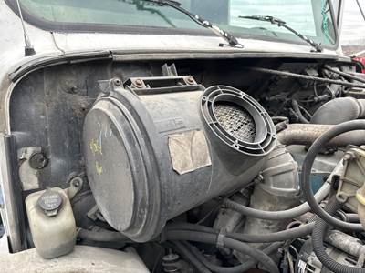 International 4700 Air Cleaner / Air Filter Housing