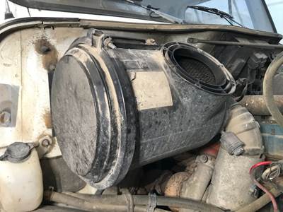 International 4700 Air Cleaner / Air Filter Housing