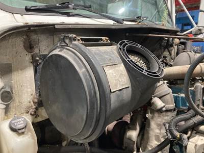 International 4700 Air Cleaner / Air Filter Housing