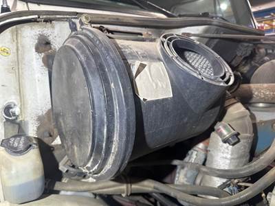 International 4700 Air Cleaner / Air Filter Housing