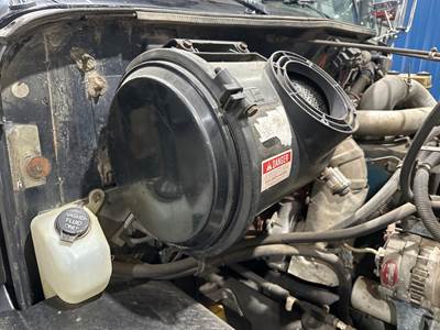 International 4700 Air Cleaner / Air Filter Housing