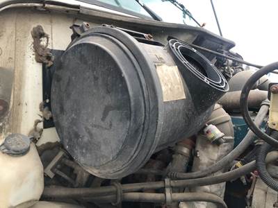 International 4900 Air Cleaner / Air Filter Housing