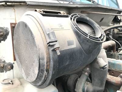 International 4900 Air Cleaner / Air Filter Housing