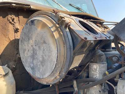 International 4900 Air Cleaner / Air Filter Housing