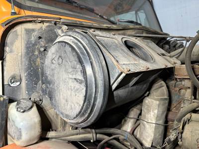 International 4900 Air Cleaner / Air Filter Housing