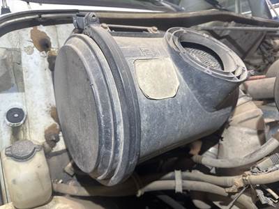 International 4900 Air Cleaner / Air Filter Housing