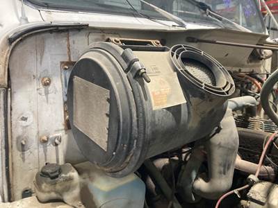 International 4900 Air Cleaner / Air Filter Housing