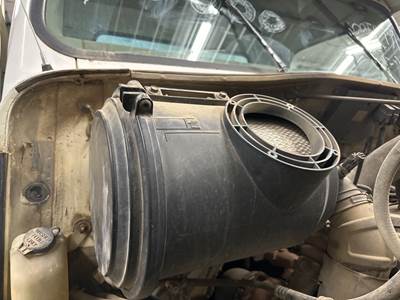 International 4900 Air Cleaner / Air Filter Housing