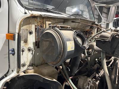 International 7100 Air Cleaner / Air Filter Housing