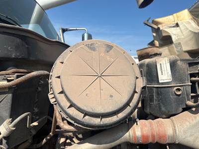 International 7400 Air Cleaner / Air Filter Housing