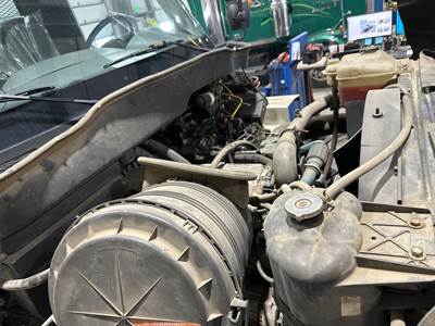 International 7500 Air Cleaner / Air Filter Housing