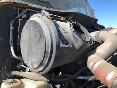 International 8100 Air Cleaner / Air Filter Housing