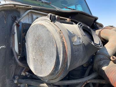 International 8100 Air Cleaner / Air Filter Housing