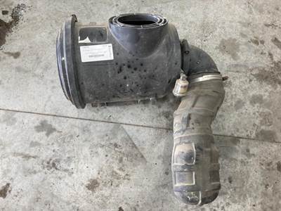 International 8100 Air Cleaner / Air Filter Housing