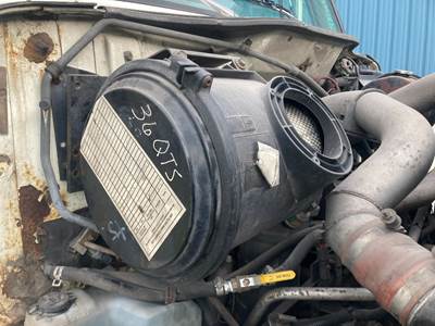 International 8100 Air Cleaner / Air Filter Housing