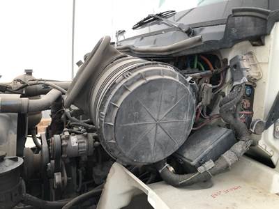 International 8600 Air Cleaner / Air Filter Housing