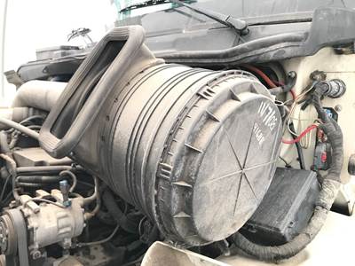 International 8600 Air Cleaner / Air Filter Housing