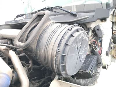 International 8600 Air Cleaner / Air Filter Housing