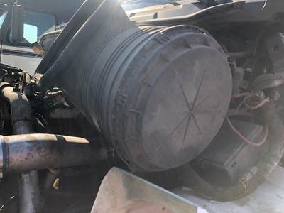 International 8600 Air Cleaner / Air Filter Housing