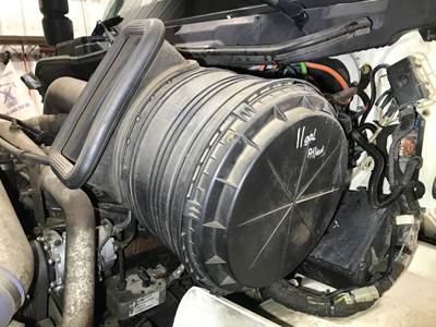 International 8600 Air Cleaner / Air Filter Housing