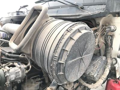 International 8600 Air Cleaner / Air Filter Housing