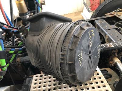 International 8600 Air Cleaner / Air Filter Housing