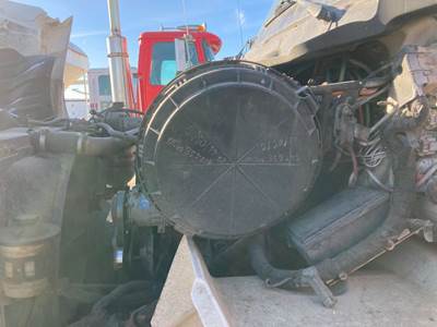 International 8600 Air Cleaner / Air Filter Housing