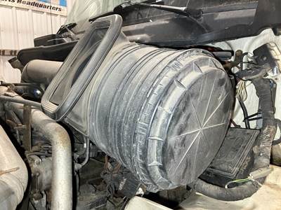 International 8600 Air Cleaner / Air Filter Housing