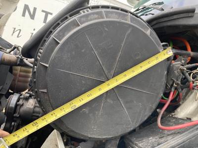 International 8600 Air Cleaner / Air Filter Housing