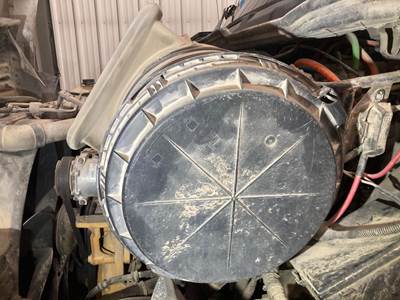 International 8600 Air Cleaner / Air Filter Housing