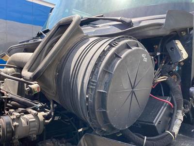 International 8600 Air Cleaner / Air Filter Housing