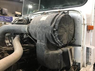 International 9100 Air Cleaner / Air Filter Housing