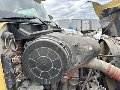 International 9100 Air Cleaner / Air Filter Housing