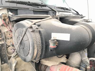 International 9200 Air Cleaner / Air Filter Housing