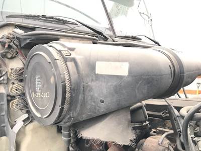 International 9200 Air Cleaner / Air Filter Housing