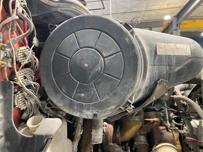 International 9200 Air Cleaner / Air Filter Housing