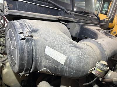 International 9200 Air Cleaner / Air Filter Housing