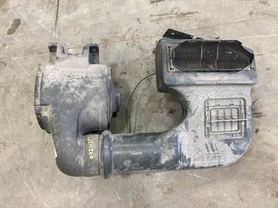 International 9200 Air Cleaner / Air Filter Housing