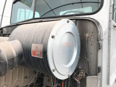 International 9300 Air Cleaner / Air Filter Housing