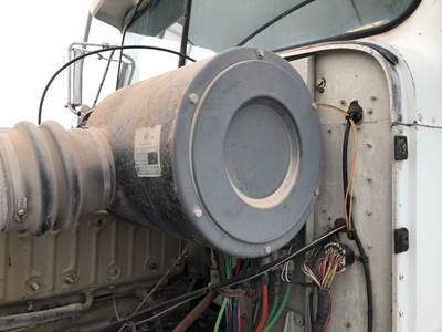 International 9300 Air Cleaner / Air Filter Housing