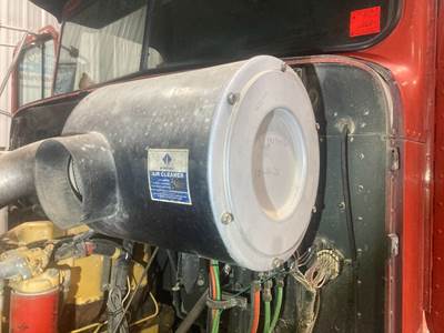 International 9300 Air Cleaner / Air Filter Housing