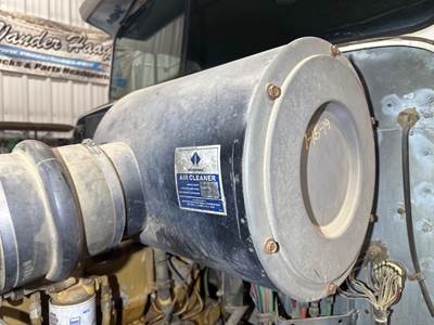 International 9300 Air Cleaner / Air Filter Housing