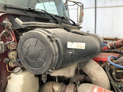 International 9400 Air Cleaner / Air Filter Housing