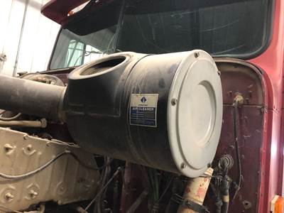 International 9400 Air Cleaner / Air Filter Housing