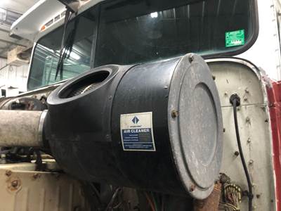 International 9400 Air Cleaner / Air Filter Housing