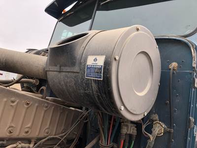 International 9400 Air Cleaner / Air Filter Housing