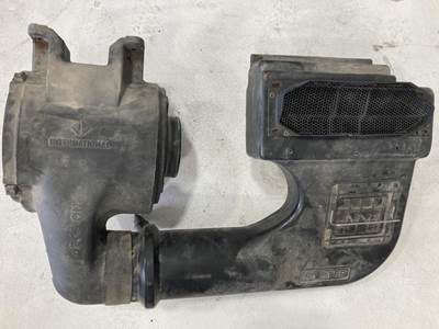 International 9400 Air Cleaner / Air Filter Housing