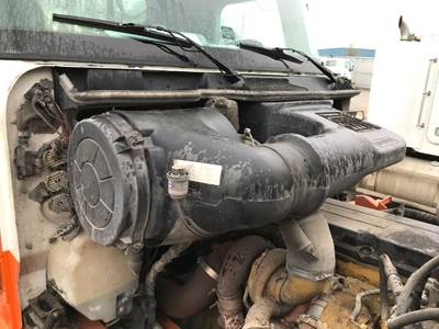 International 9400 Air Cleaner / Air Filter Housing